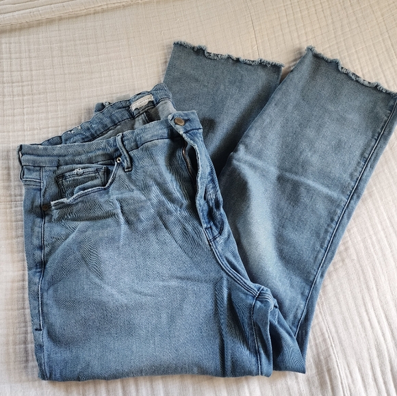 Good American Jeans - Picture 3 of 6